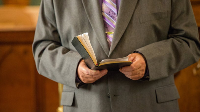 Pe. Dr. Jose Eduardo de Oliveira e Silva ensina a importância do silêncio para fortalecer a vida espiritual.