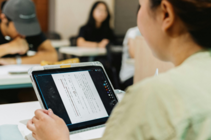 A educação tecnológica integrada à sustentabilidade inteligente conecta robótica, IA e climatech nas escolas. Gustavo Adolfo Morceli Rodrigues ressalta o impacto dessa transformação pedagógica.